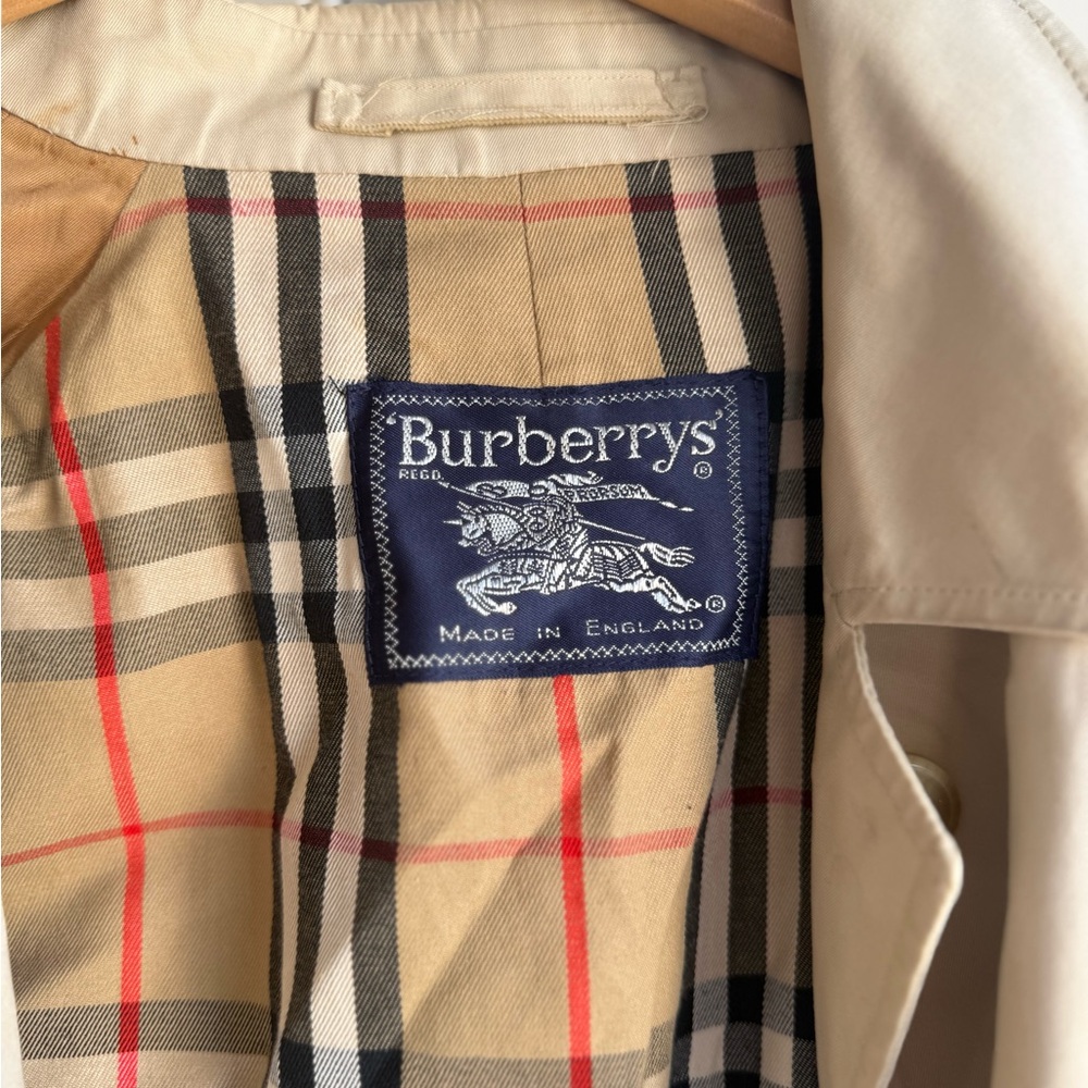 Burberry Vintage Beige Trench Coat size M - Picture 2 of 6